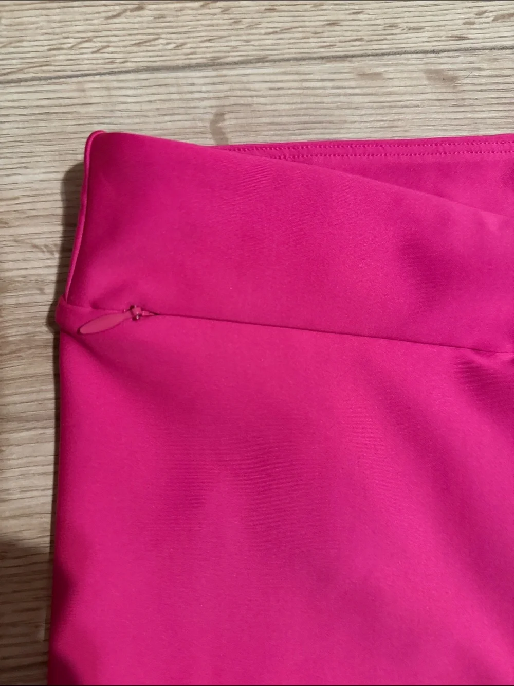 Alo Yoga Bright Pink Active Capri Leggings